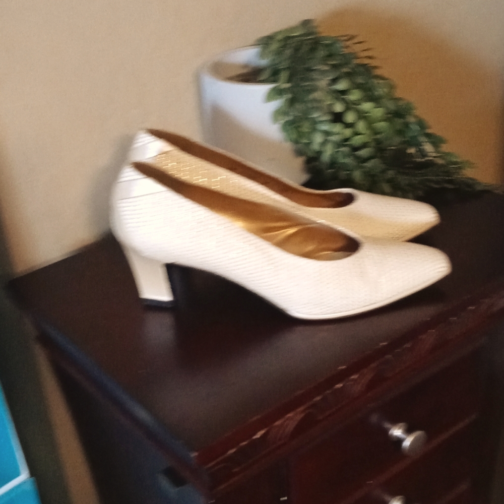 Stuart Weitzman - image 1